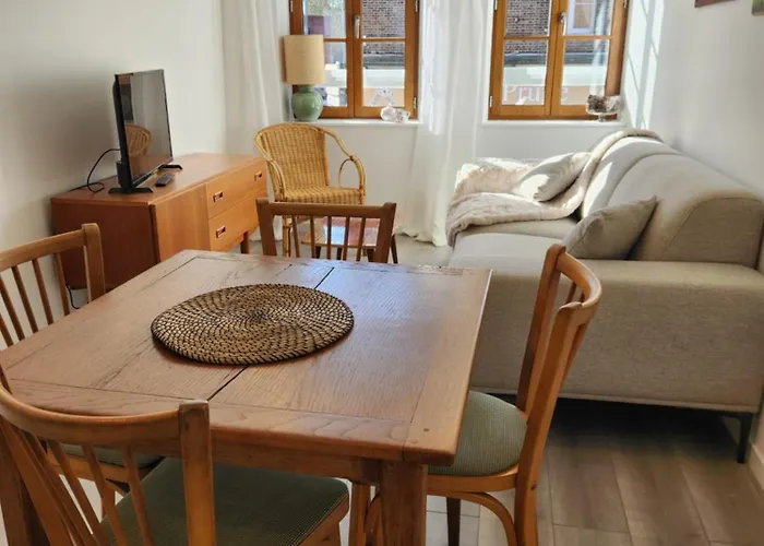 Cour Saint Jean * Le Neubourg